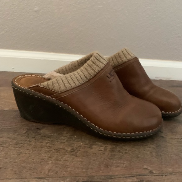 Ugh clogs brand new never worn size 9 - Picture 2 of 3